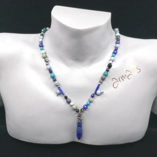 Edelstein Anhänger Lapis Lazuli, handgeknüpft, in Kombination mit Collier Blau